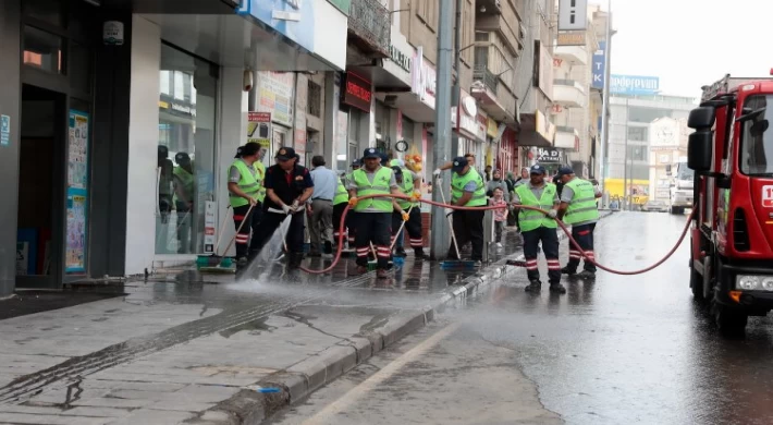 Nevşehir Belediyesi’nden toz temizliği