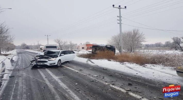 Altunhisar Yolu Pınarbaşı Mevkii Zincirleme Kaza: 1 Yaralı