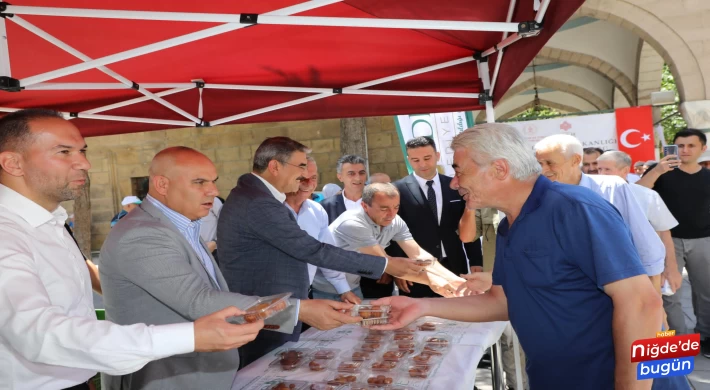 15 Temmuz Demokrasi ve Milli Birlik Günü dolayısıyla şehitlerimiz için Dışarı Camide Mevlit-i Şerif ve Hatim-i Şerif programı düzenlendi.