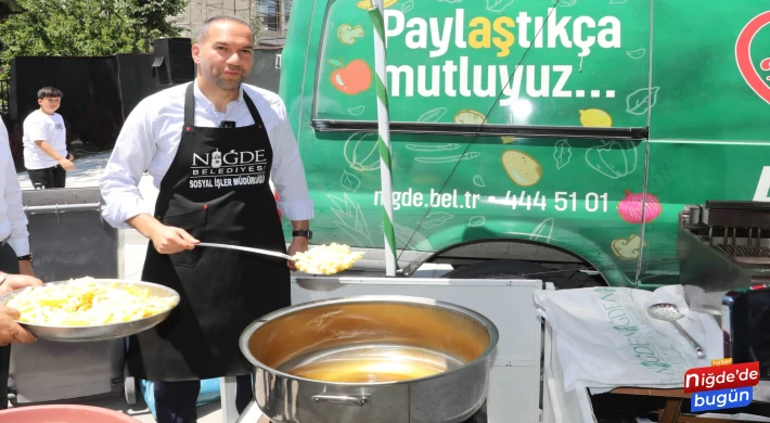 Niğde Belediyesi Dünya Patates Kızartması Günü'nde Vatandaşlara Patates İkram Edildi