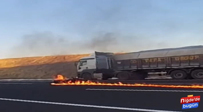 Niğde Otoyolu'nda Motosiklet Alev Aldı