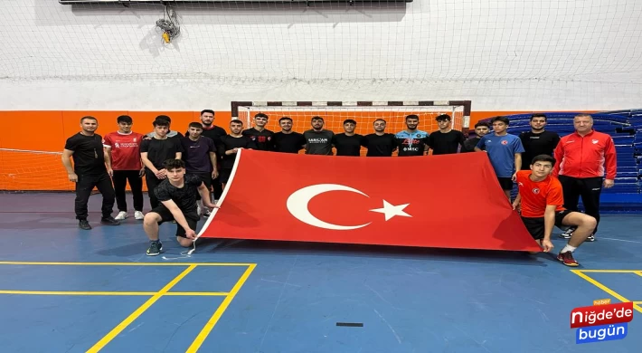 NİĞDE BELEDİYESİ HENTBOL TAKIMI SAHAYA ÇIKIYOR