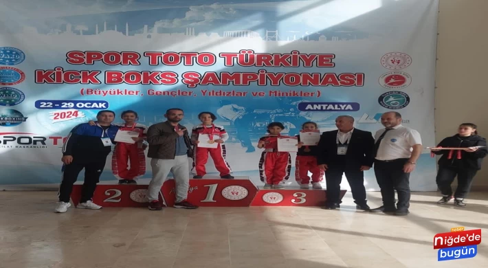 Niğdeli sporcular Kick Boks Türkiye Şampiyonasından 5 madalya ile döndü