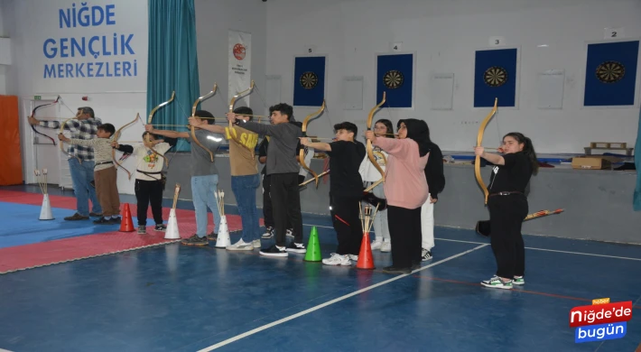 Niğde’de geleneksel okçuluk kursuna ilgi büyük