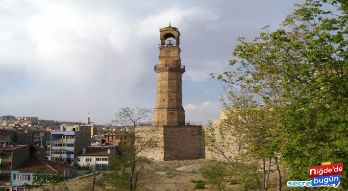 Niğde Kalesindeki Saat Kulesi Asırlardır Ayakta Duruyor