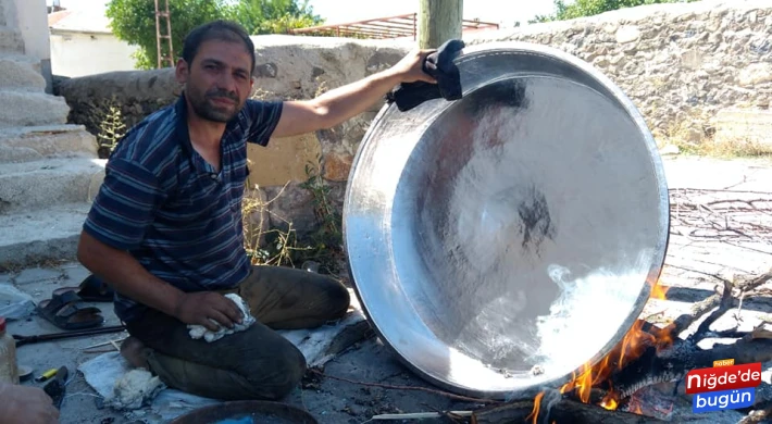 Ekmek Parası İçin Şehir Şehir Geziyor