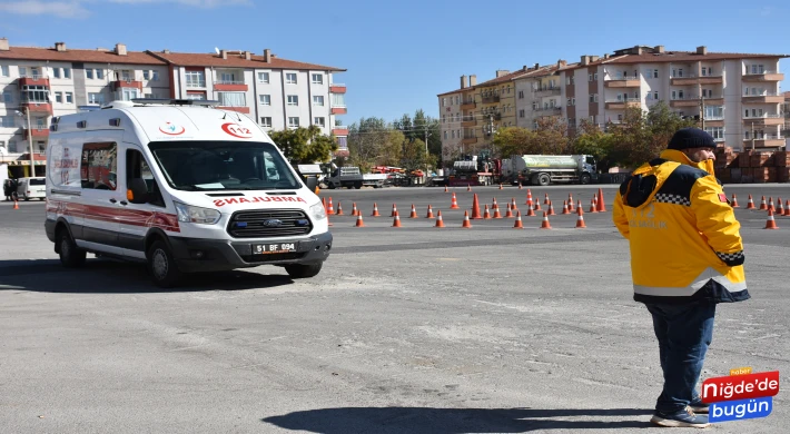 Ambulans Şoförlerine Güvenli Sürüş Eğitimi Verildi