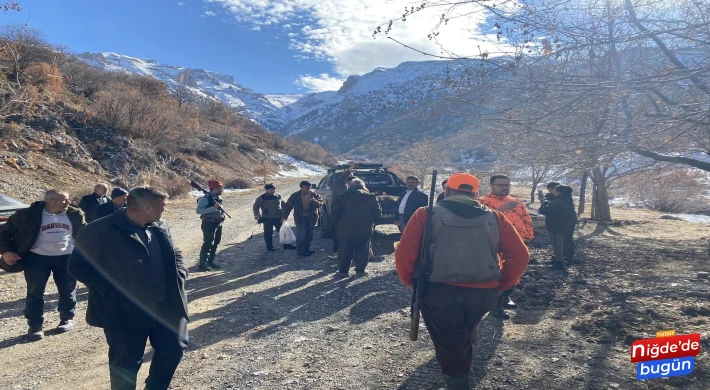 Dündarlı Beldesinde mücadele amaçlı domuz sürek avı yapıldı