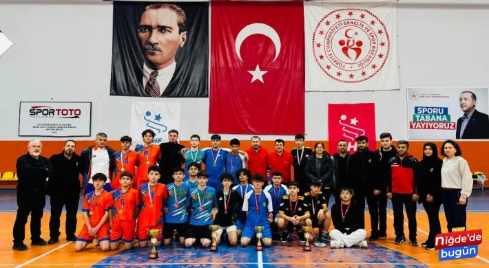 Okul Sporları Badminton Genç Erkek Mahalli Müsabakaları Sona Erdi