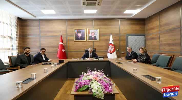 Vali Çelik, Tarihi Türbelerin Restorasyon Projelerini Değerlendirdi