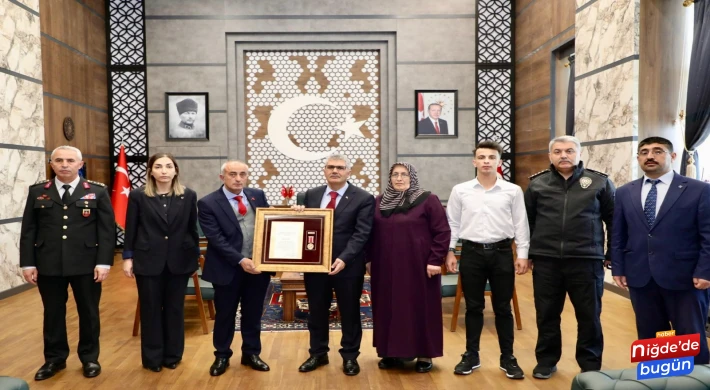 Şehit Uzman Çavuş Borlu’nun Ailesine Devlet Övünç Madalyası verildi