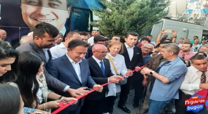 DEVA Partisi Genel Başkanı Ali Babacan, Niğde'de partisinin İl Başkanlığı'nı açtı