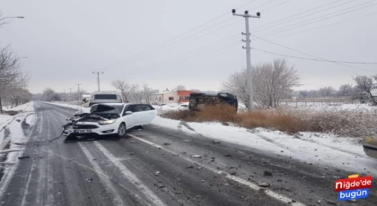 Altunhisar Yolu Pınarbaşı Mevkii Zincirleme Kaza: 1 Yaralı