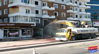 Depremde Hasar Gören Binaların Yıkımı Başladı 