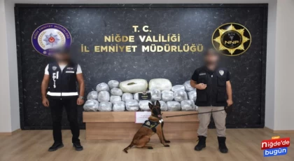 Niğde İl Emniyet Müdürlüğü KOM ve Narkotik ekipleri bir tıra yaptıkları operasyonda 72 kg 500 gr esrar ele geçirdi.