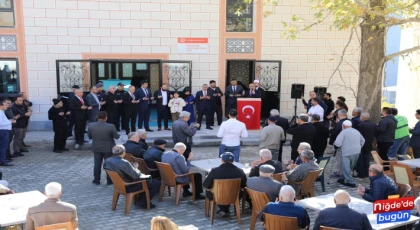 Niğde’de hayırsever tarafından yaptırılan cami ibadete açıldı.