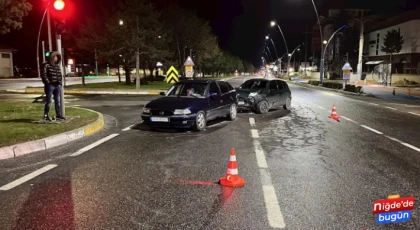 Kırmızı ışık ihlali kazaya neden oldu: 2 kişi yaralandı