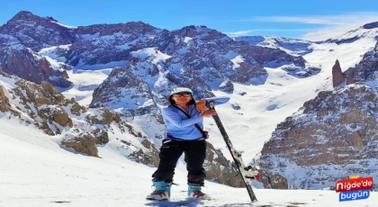 Niğde Aladağlar'da ölen kadın rehber, Amasya'da son yolculuğuna uğurlandı