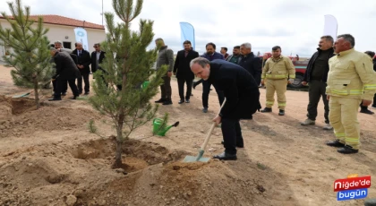 Niğde’deki Bal Ormanında 2 bin 120 adet fidan toprakla buluştu.