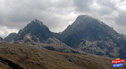 Aladağlar'da Mahsur Kalan 2 Dağcı Helikopterle Kurtarıldı