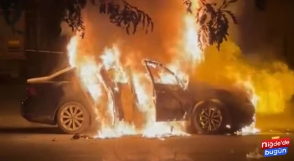 Amca Yeğenini Otomobilini Belde Meydanında Yaktı