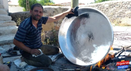 Ekmek Parası İçin Şehir Şehir Geziyor