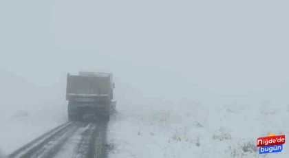 Niğde-Çiftlik yolu kar nedeniyle ulaşıma kapandı