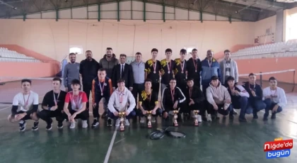 Niğde’de Okul Sporları Tenis İl Birinciliği Müsabakaları Sona Erdi!